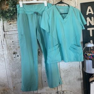 Barco one scrub top/pant set